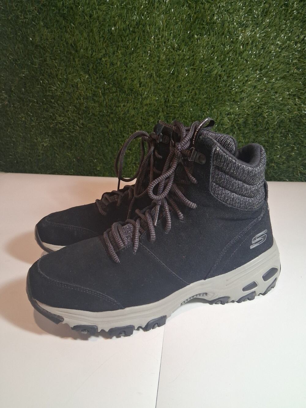 Skechers D'Lites Chill Flurry Women's Size 7.5 Black Suede Winter Boots 49727